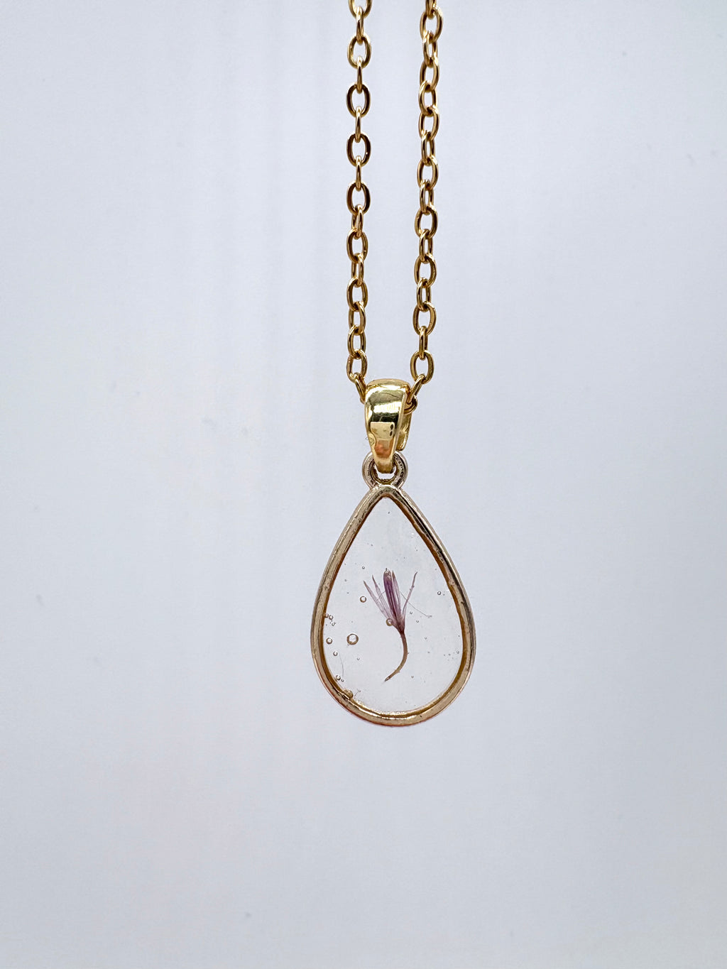 Goldkette mit Milchdistel in Augenform, Detail, filigranes Design mit Blumenanhänger2
