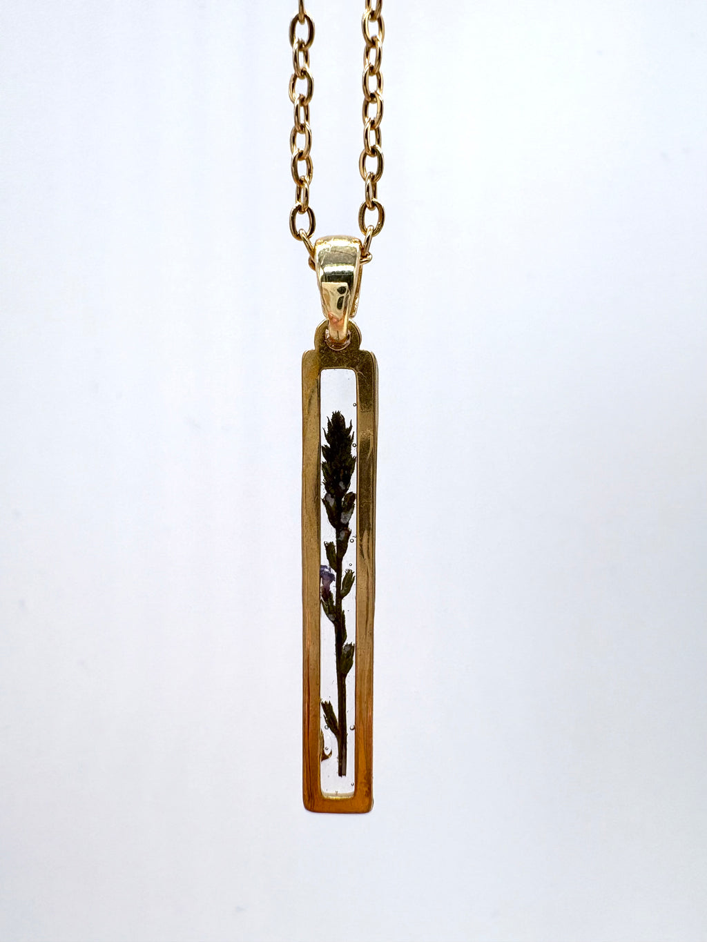 Goldkette mit Echtes Eisenkraut in Augenform, Detail, filigranes Design mit Blumenanhänger 
