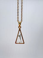 Goldkette mit Gewöhnlicher Vogelknöterich2 in Augenform, Detail, filigranes Design mit Blumenanhänger 
